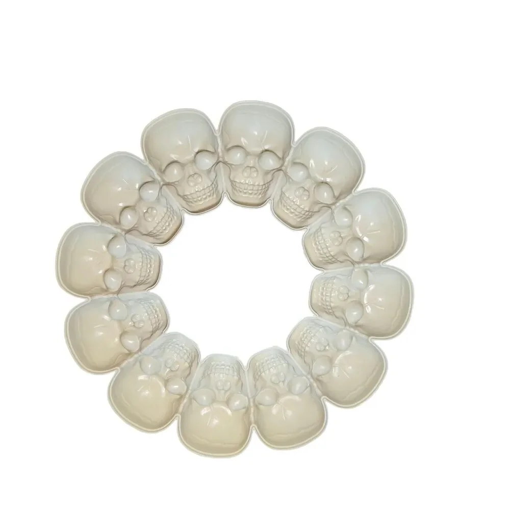 Skull Halloween Plastic Wreath Decoration Goth Dark 15 in - Picture 2 of 2